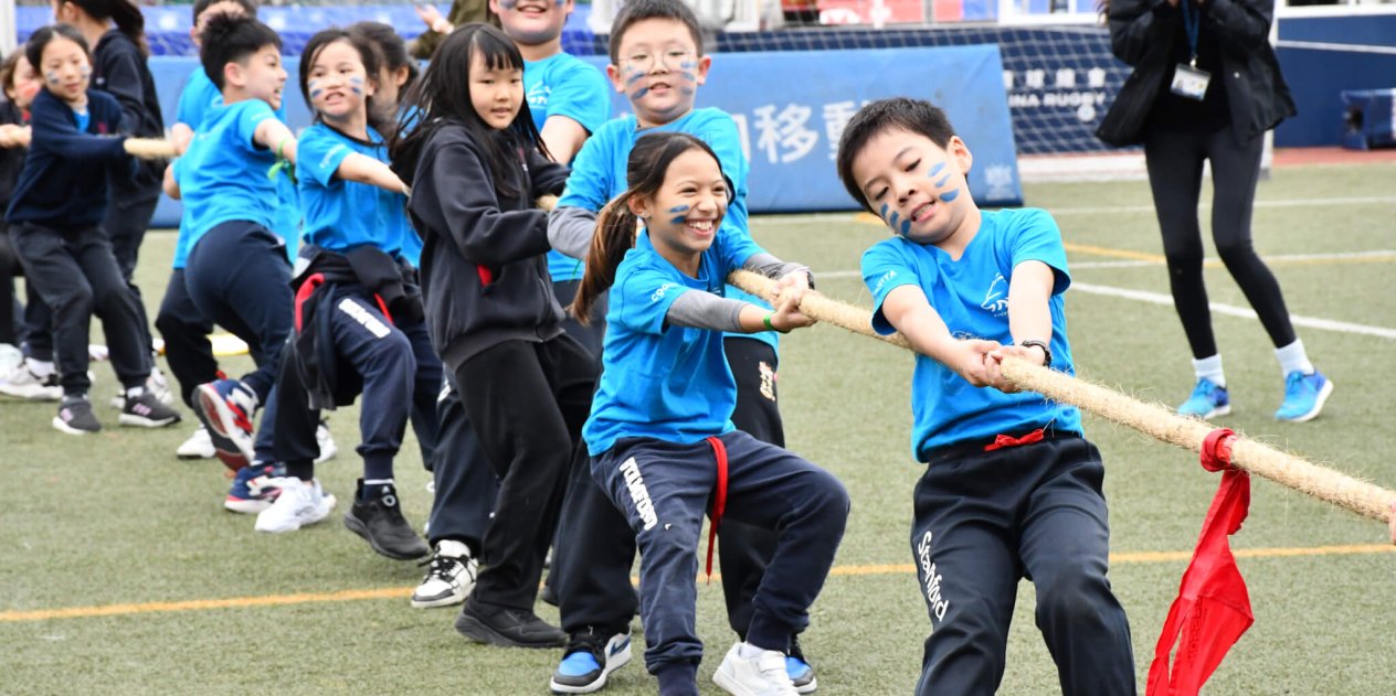 children playing tug of war